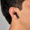 Audífonos Bluetooth MOVISUN T17 Buds en uso oído humano